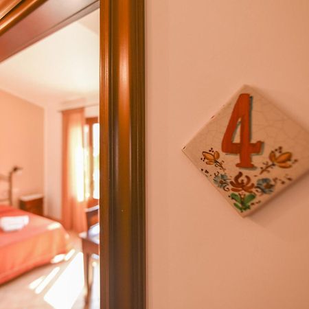 Aurora Castelluzzo Bed and Breakfast Kamer foto