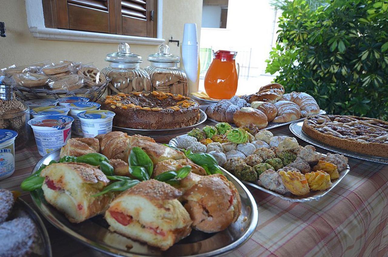 Aurora Castelluzzo Bed and Breakfast Buitenkant foto